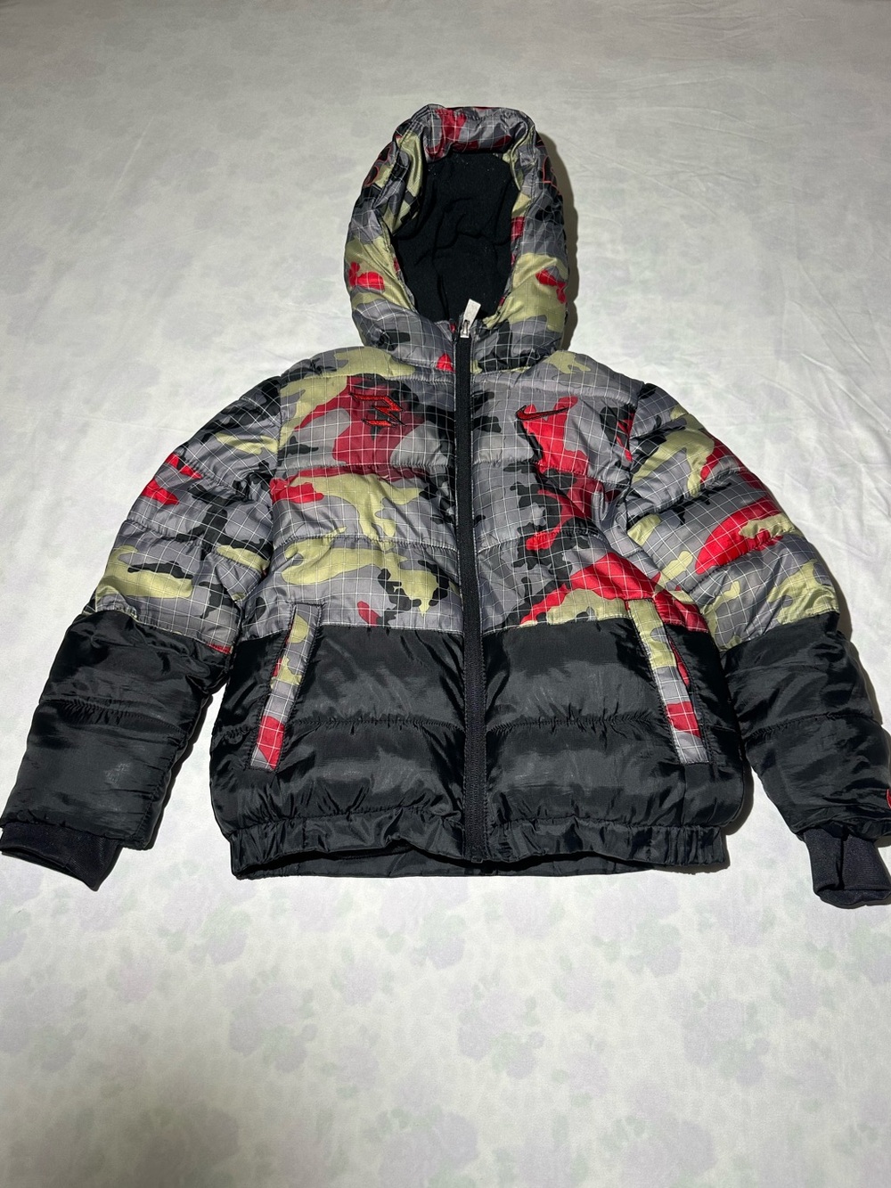 Nike Jacket Youth Large Camo Puffer Fleece
Lined Coat Boys 6-7 Years